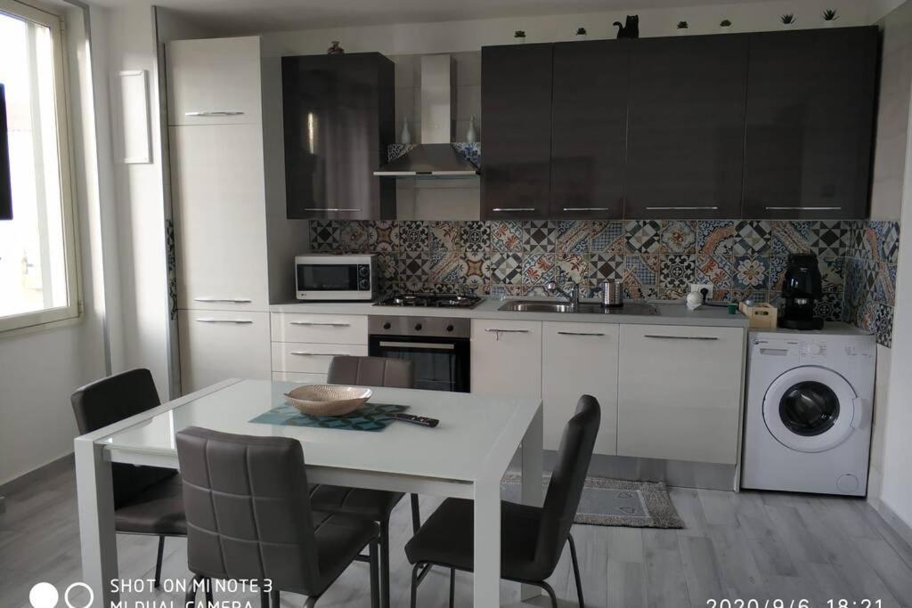 Home Sweet Home Appartamento Ricco Di Comfort Palermo Bagian luar foto